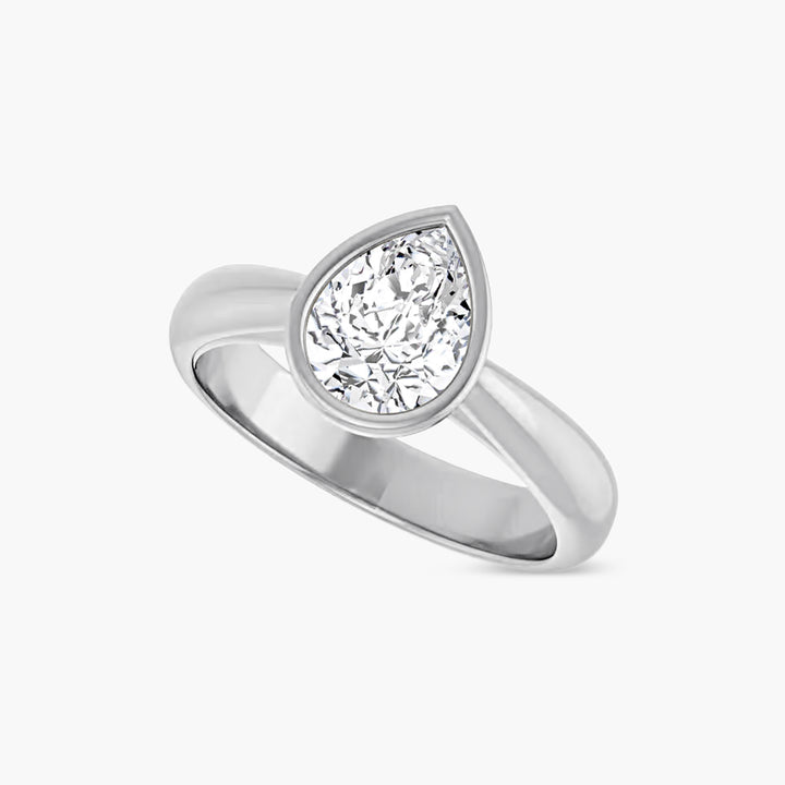 The Bezel-Set Esmé  Pear